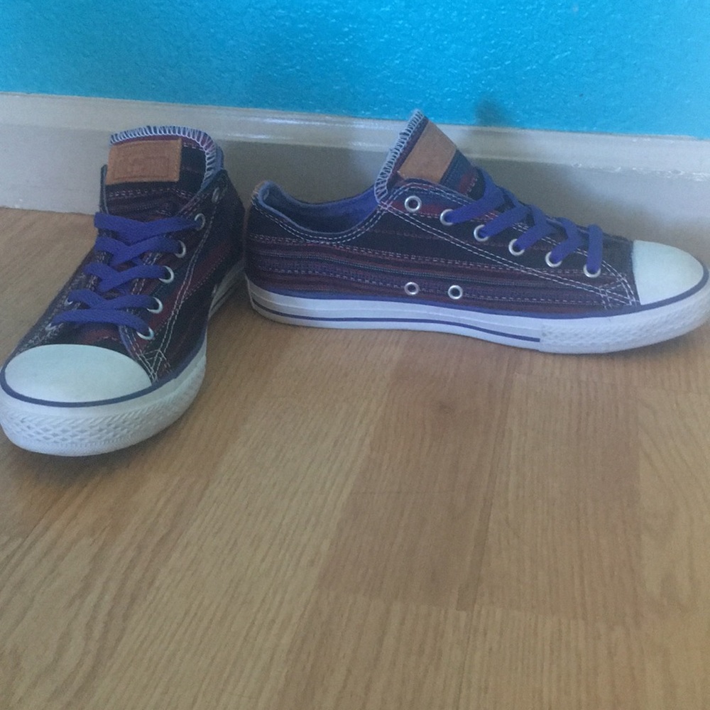 Men's size 6 Converse low tops